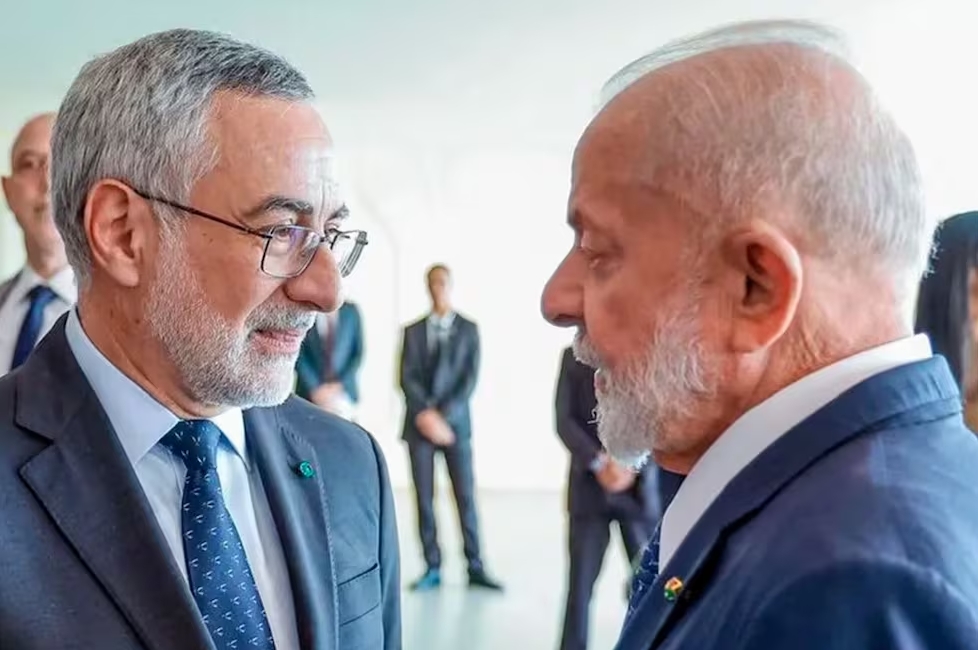 El embajadorJulio Bitelli junto a su presidente Lula da Silva. Ricardo Stuckert