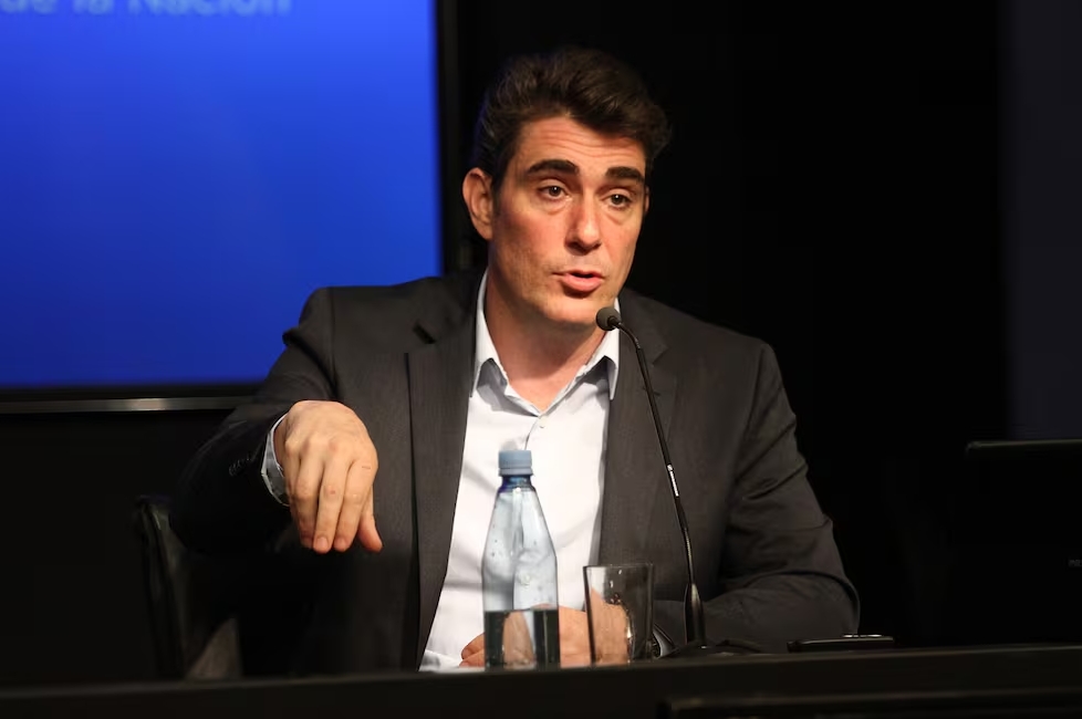 Javier Iguacel se quedó varias veces sin respuesta - P12