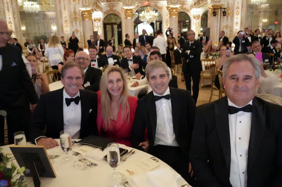 Alec Oxenford, Karina Milei, Luis Caputo y Pablo Quirno, en una cena de la CPAC
