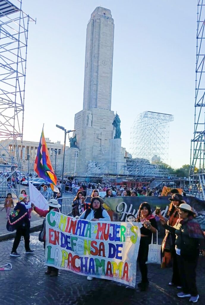 La Caminata de Warmis en Rosario al Monumento a la Bandera. Foto: Noelia Naporichi.