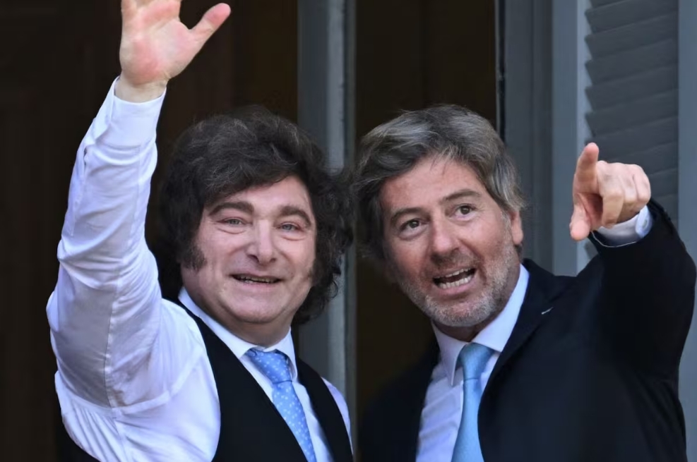 Javier Milei y Juan Bautista Mahiques. Foto: LUIS ROBAYO – AFP