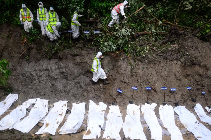 NEPAL Cuerpos sin identificar en Nepal. MANAN VATSYAYANA. AFP