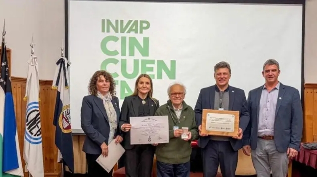 Acto en el Instituto Balseiro y homenaje a Conrado Varotto