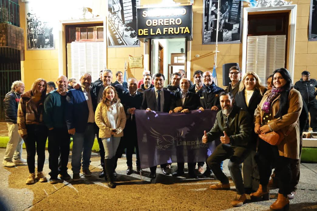 Vidoni, Amaro y Roque Fleitas en el acto partidario que hizo LLA en el sindicato intervenido