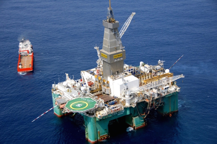La plataforma Eirik Raude, contratada para realizar exploración en Malvinas en 2015.