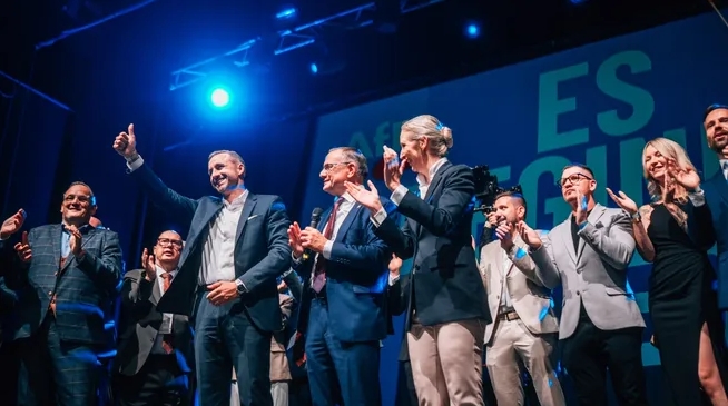 Ulrich Siegmund y Tino Chrupalla celebraron la histórica victoria de AfD en las elecciones de Sajonia-Anhalt.