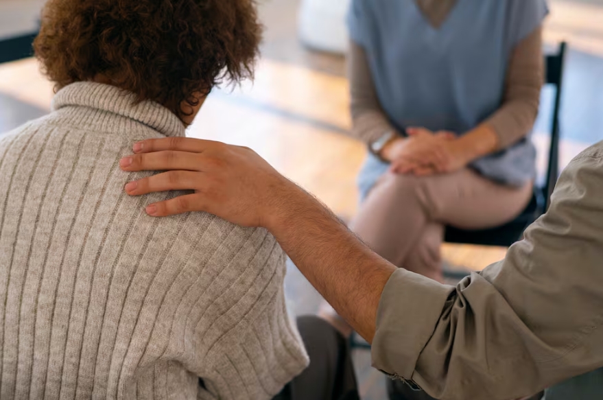 Prevención Una escucha atenta en un entorno amigable puede marcar la diferencia. ARCHIVO - P 12