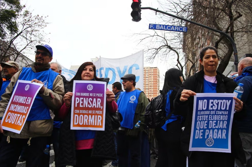 La morosidad sigue en aumento «Marcha de los Endeudados» frente al Congreso. CATRIEL GALLUCCI BORDONI. NurPhoto via AFP