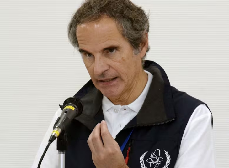 El director del Organismo Internacional de la Energía Atómica, Rafael Grossi, habla durante una conferencia de prensa en la central nuclear de Fukushima. 川澄裕生 - Kyodo News