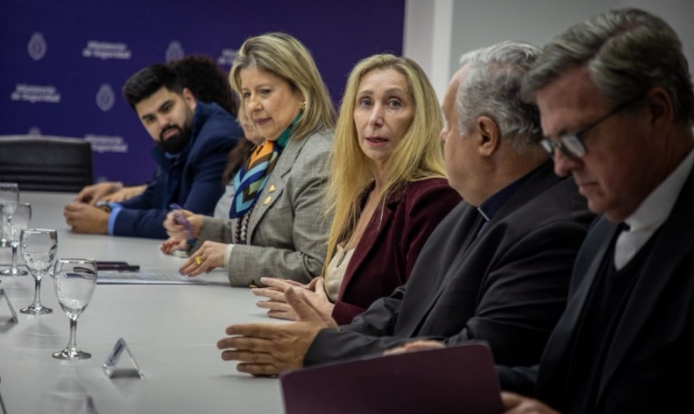 Karina con los representantes de la Iglesia en el ministerio de Seguridad. Presidencia