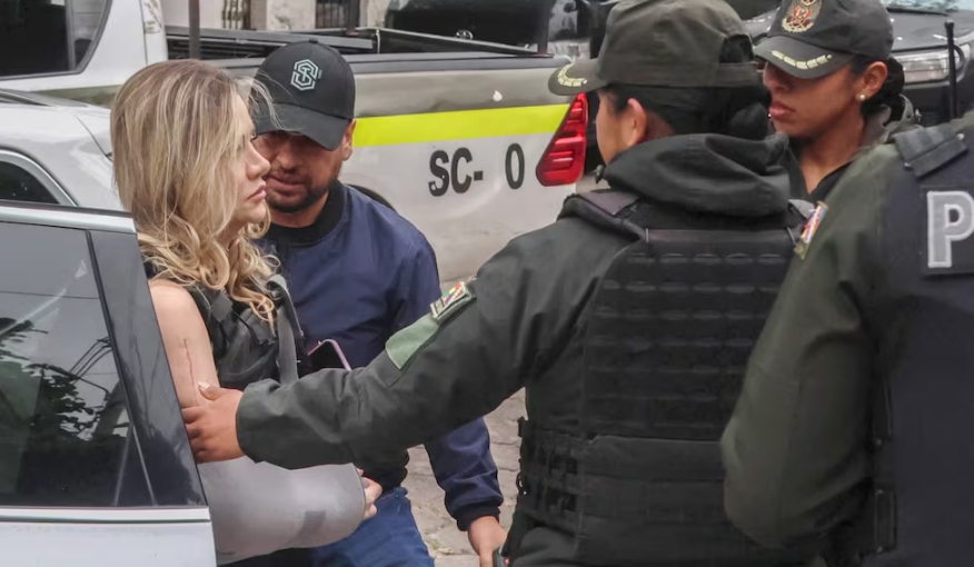 Expareja de Cerimedo pone a disposición información de su teléfono en caso contra Milei Beller es custodiada por integrantes de la Policía en Santa Cruz. EFE -. EFE