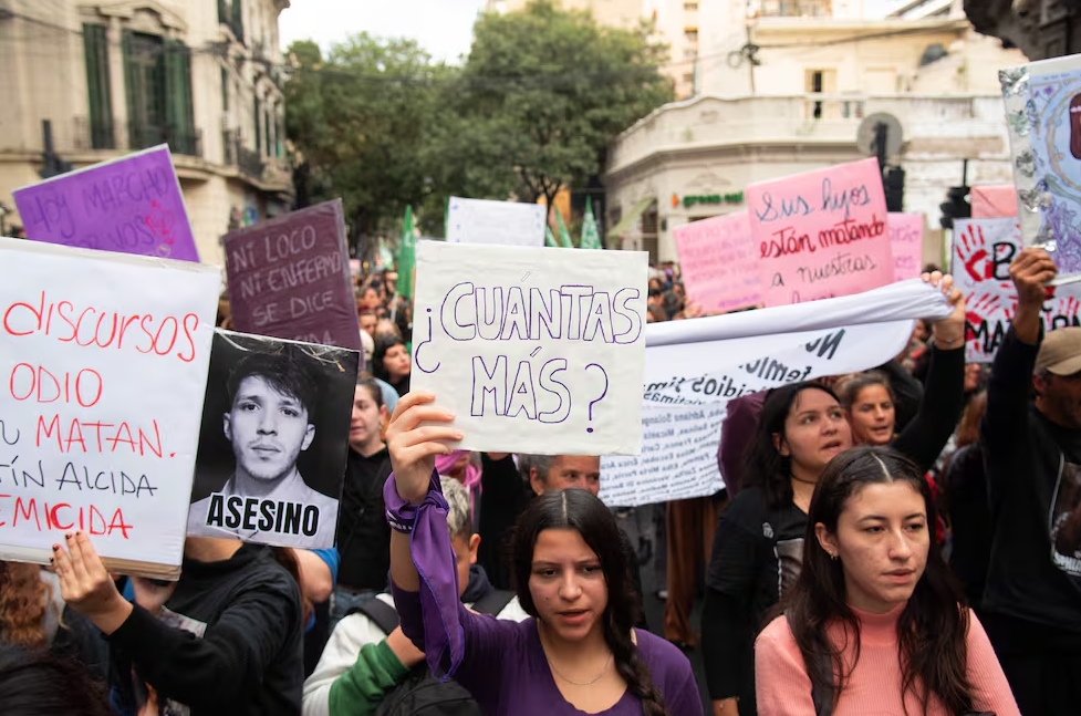El movimiento feminista se movilizó para conseguir la modificación del Código Penal que incluya el agravante de la violencia de género, conocido como femicidio, en 2012. Andres Macera
