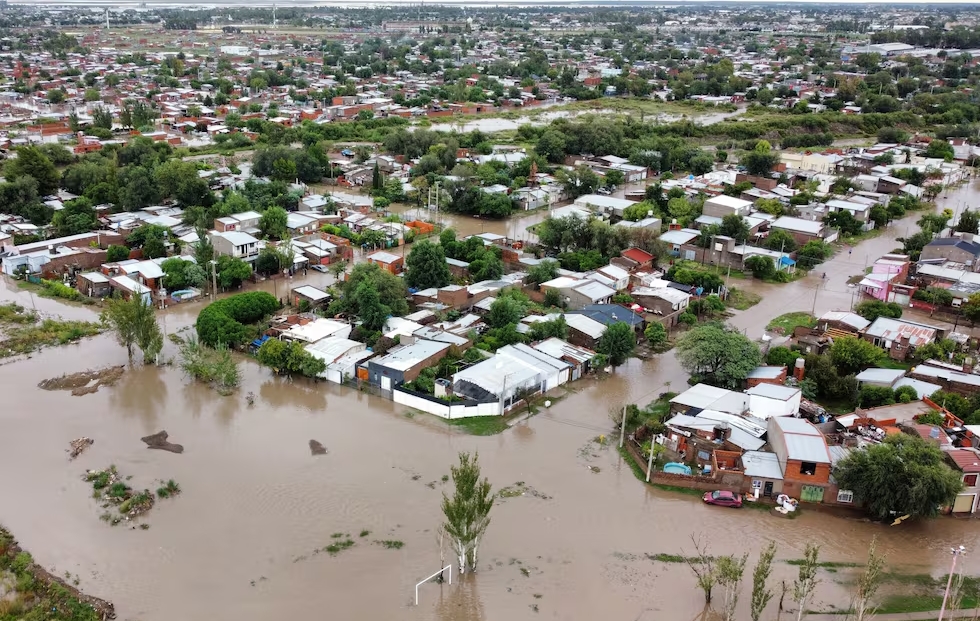 Bahía Blanca bajo el agua La ciudad quedó devastada y hubo 18 muertos. Imagen web. EFE