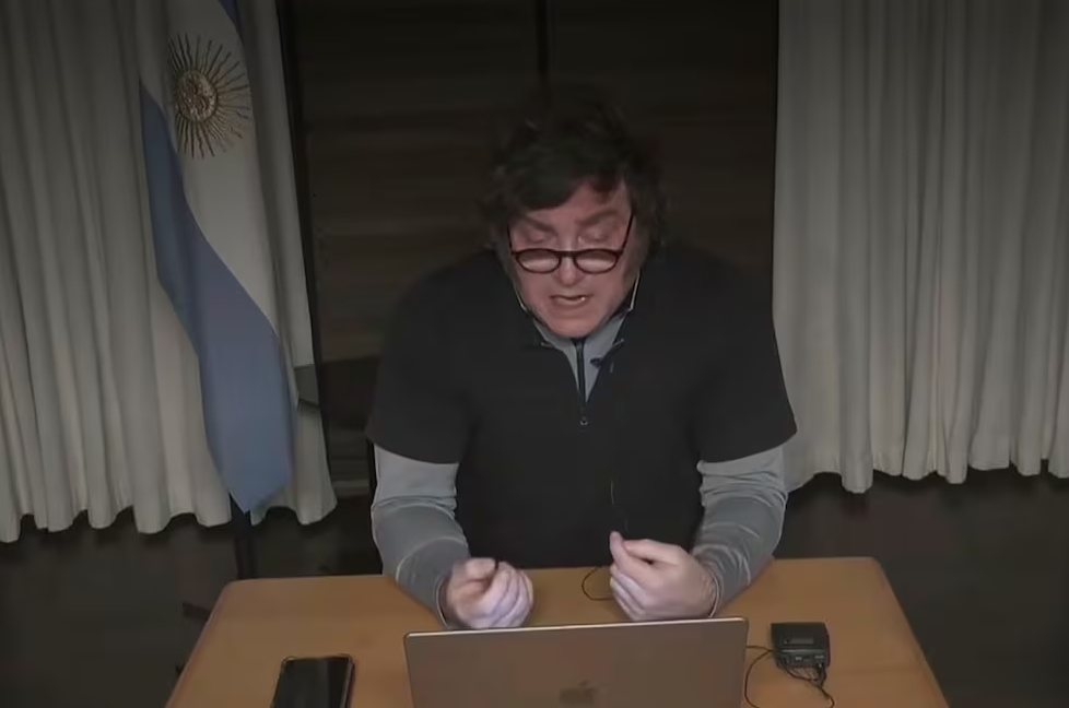 Milei emitió su mensaje al Coloquio de IDEA desde algún lugar en la ciudad de París CAPTURA VIDEO. Captura imagen de video