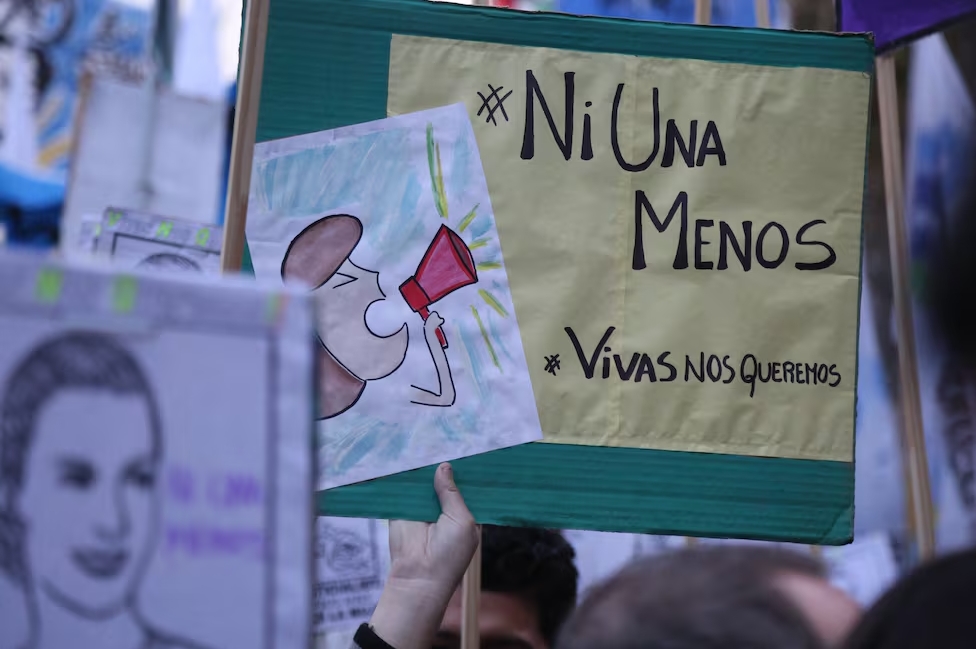 Ni Una Menos BUENOS AIRES, ARGENTINA - JUNE 3: Thousands of people holding banners and posters stage a protest to condemn violence against women in Buenos Aires, capital city of Argentina on June 3, 2016. Omer Musa Targal / Anadolu Agency (Photo by Omer Musa Targal / ANADOLU AGENCY / Anadolu via AFP) OMER MUSA TARGAL. Anadolu via AFP