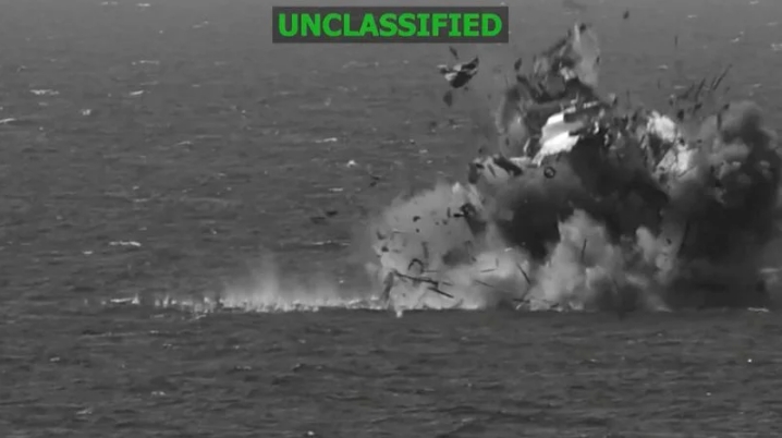 Un buque, que según el Comando Sur de Estados Unidos operaba como una estación flotante de reabastecimiento de combustible en apoyo de operaciones de narcotráfico en alta mar, fue dinamitado en un lugar ubicado en aguas internacionales del Pacífico Oriental