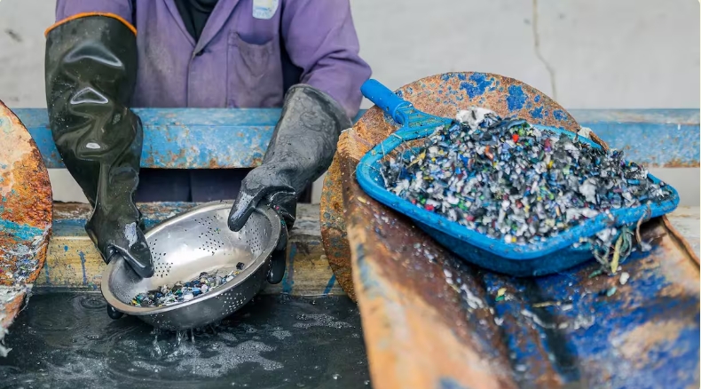 Los habitantes de Pate, en Kenia, lograron recuperar 18,1 toneladas de residuos plásticos entre agosto de 2025 y marzo de 2026. Foto: IFAW