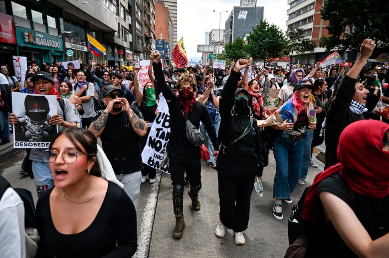En Bogotá, la movilización fue hasta la Plaza Bolívar. RAUL ARBOLEDA. AFP