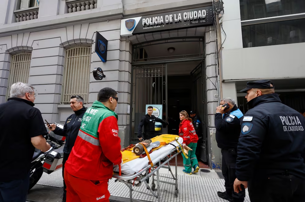 Liberaron al policía retenido en el motín y denuncian represión con gas pimienta. Bernardino Avila