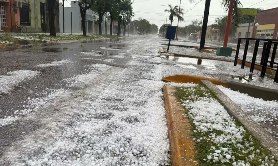 Fuerte caída de granizo en Ataliva, departamento Castellanos. Redes Sociales